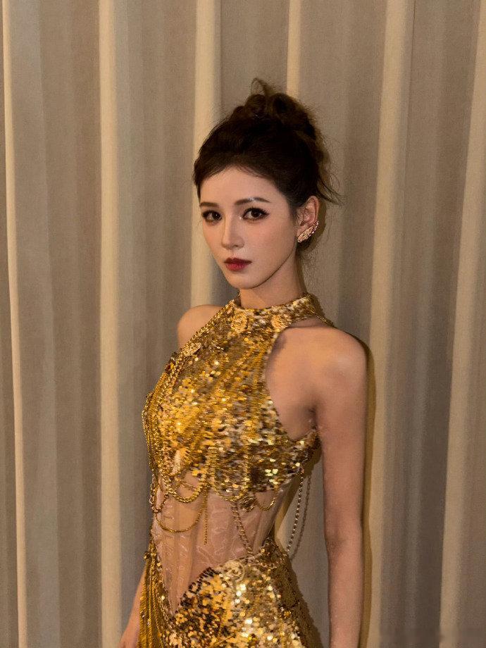 张予曦臭脚就这么水灵灵说出来合伙人高光时刻张予曦这双狗狗小爪鞋子超有创意，自黑