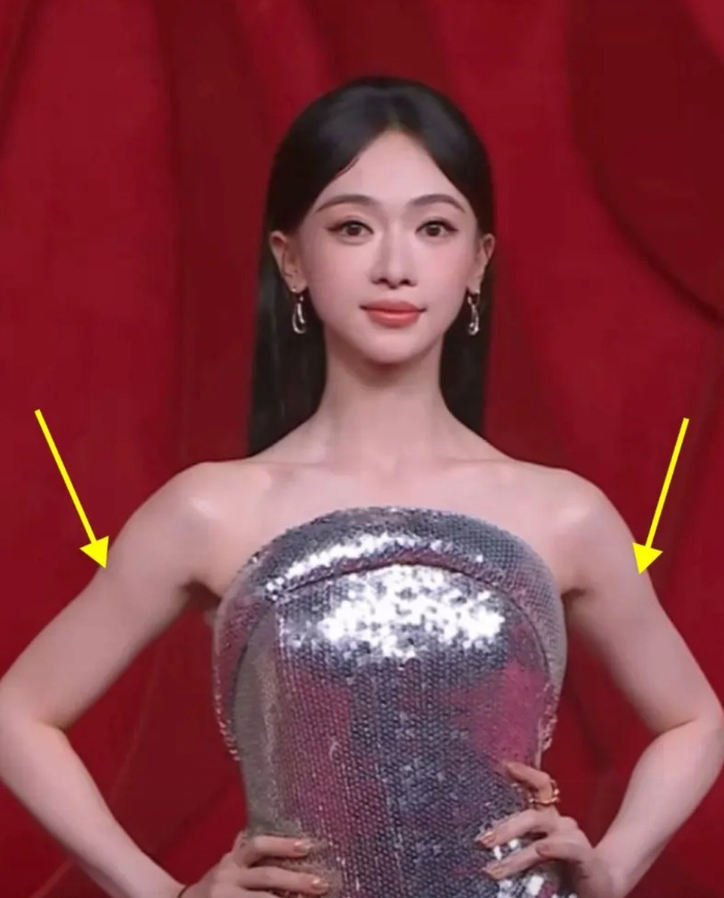 吴谨言到底是聪明还是糊涂呢？你说她聪明吧，两次红了之后，又主动打自己的脸。一