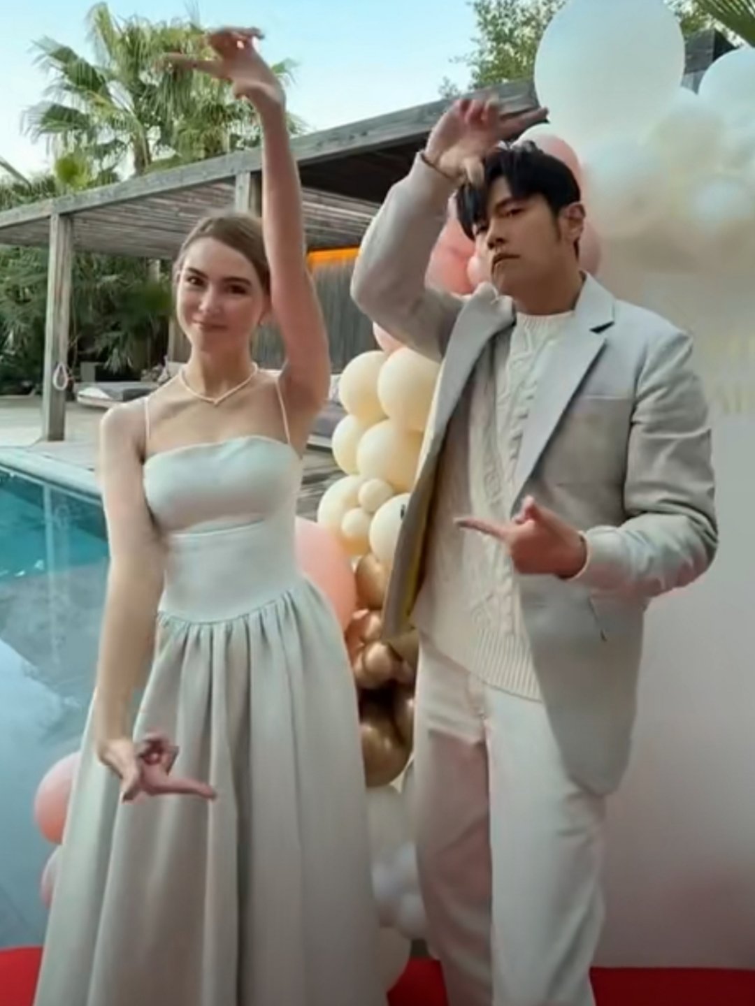 周杰伦ins发昆凌周杰伦网上发了一段与妻子昆凌的日常互动，两人打闹谈笑的画面似