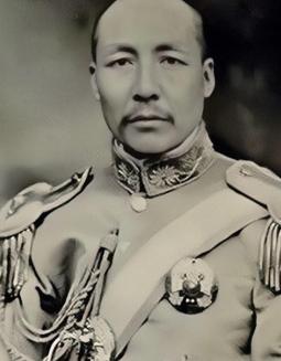 1935年，一名女子走到孙传芳背后，突然掏出手枪，朝着孙传芳连开3枪。第一枪子弹