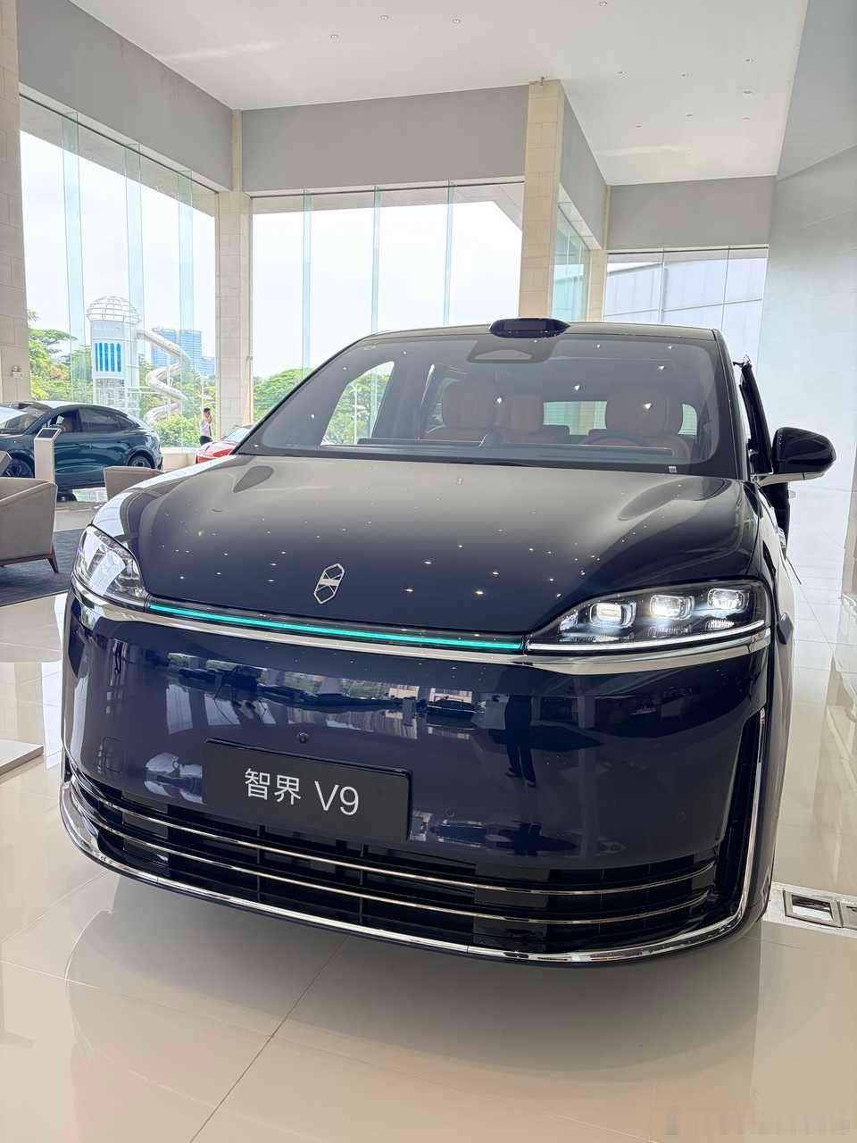 换商务MPV不纠结了｜智界V9真的太耐看💓一直在看40万级高端MPV...