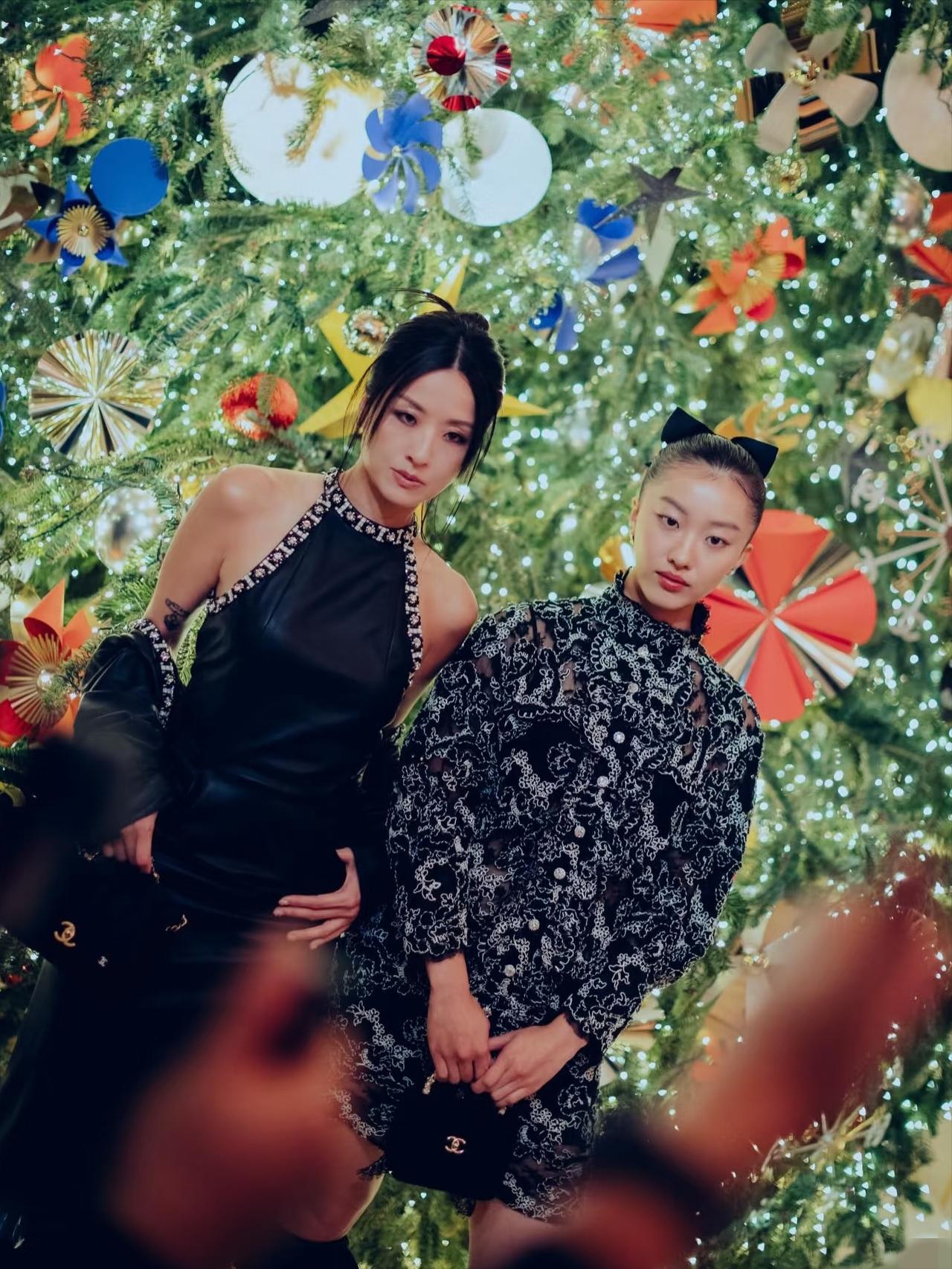 陈奕迅21岁女儿全挑父母优点长，出落地太漂亮了！身高超170和妈妈出席香奈儿晚宴