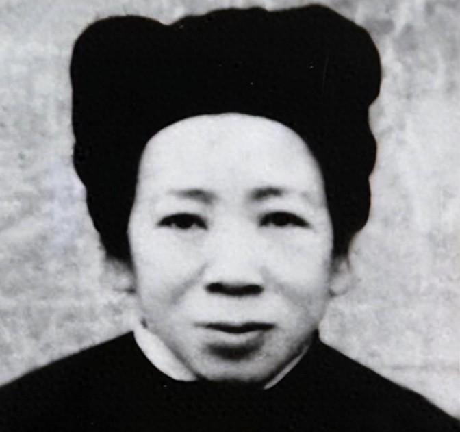 1988年，农民朱海清在地里干农活，村长气喘吁吁跑来：“别干了，快回去，你家来了
