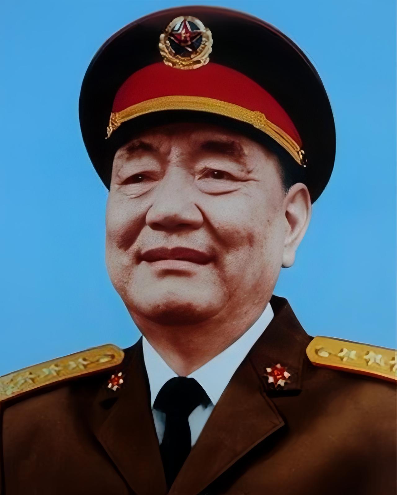 长征过草地时，条件极其艰苦。当时还是普通战士的尤太忠因饥饿劳累患上重病，部队行军