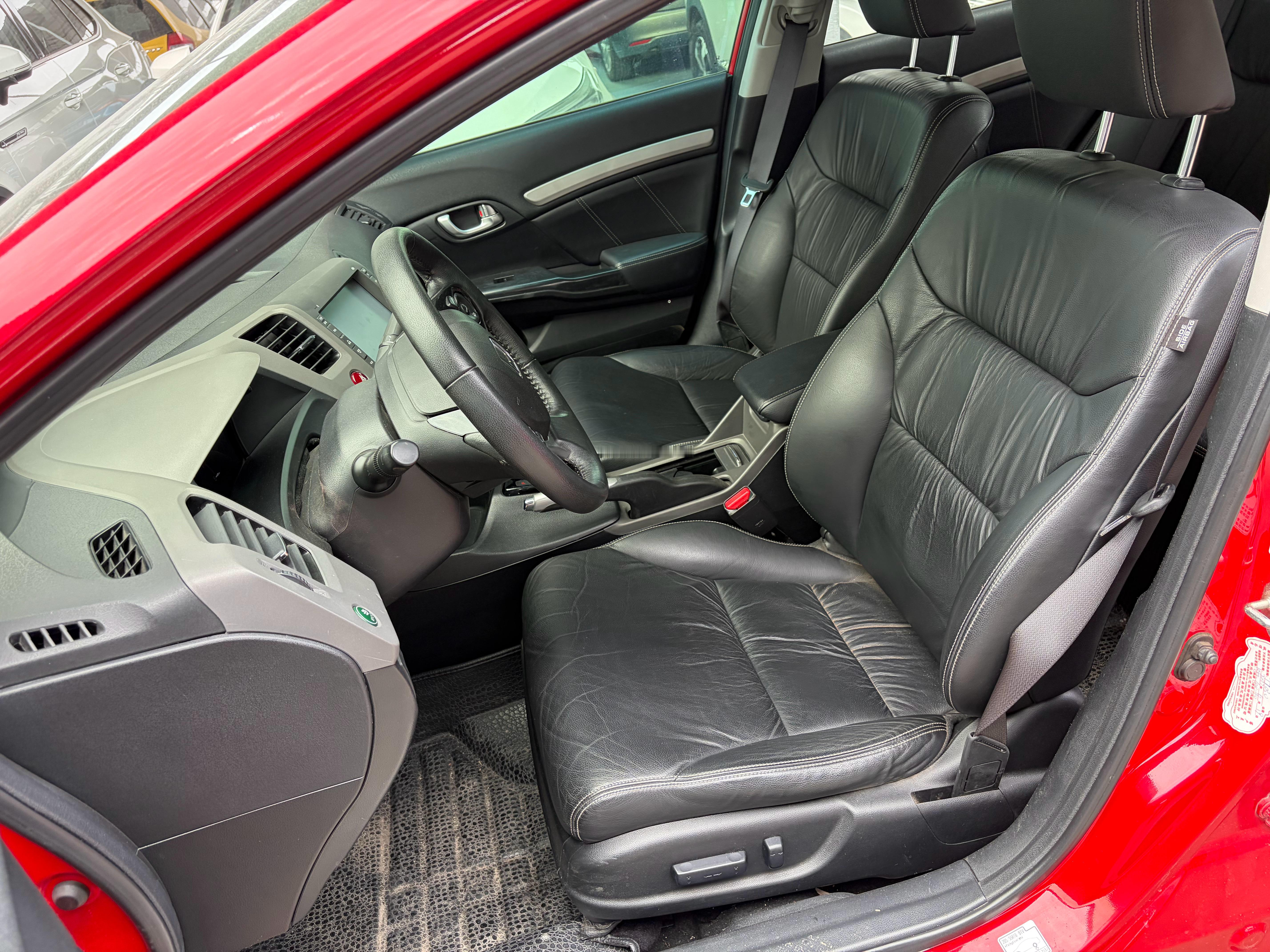 13款本田思域十周年纪念1.8L自动豪华版，13年12月上牌，个人一手车，实表仅