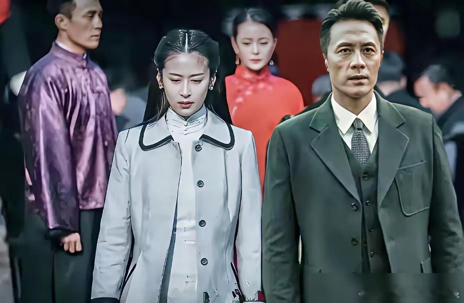 蒋欣没想到，童谣也没想到，《四喜》中沈明珠恋人的扮演者付辛博。他现实里的妻子颖儿