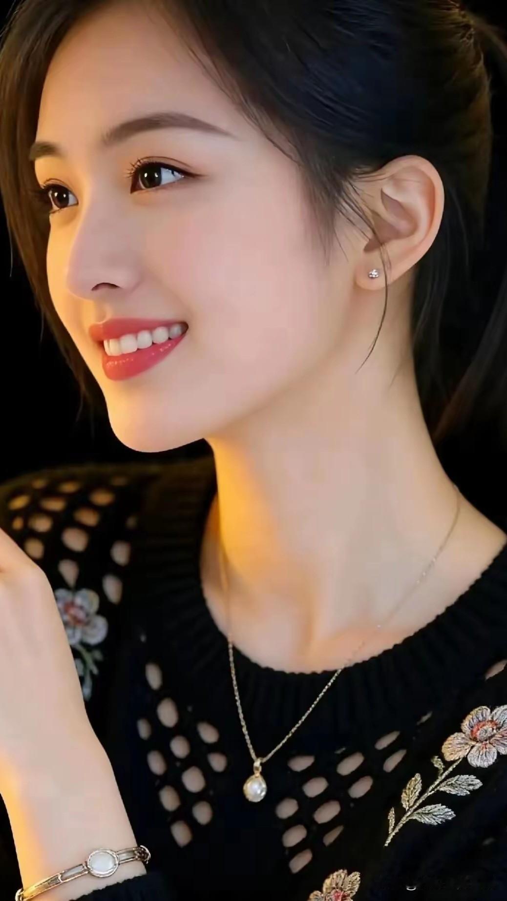 玉佩轻摇，笑语盈盈。分享你见闻过的绝色美人！优雅气质，甜美笑容，精致耳饰，时尚