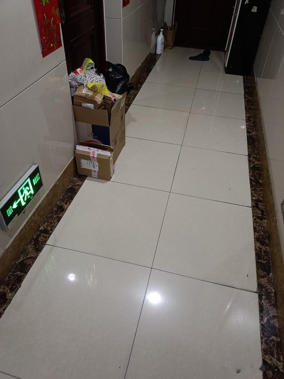 快递界让人痛恨的的套路：网购商品特意备注快递放门口。然后包裹不翼而飞，转头直接找