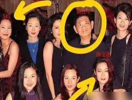 小S家和大S家真是一个德行！小S三个女儿，二姑娘Lily最为扎眼，既没遗传到