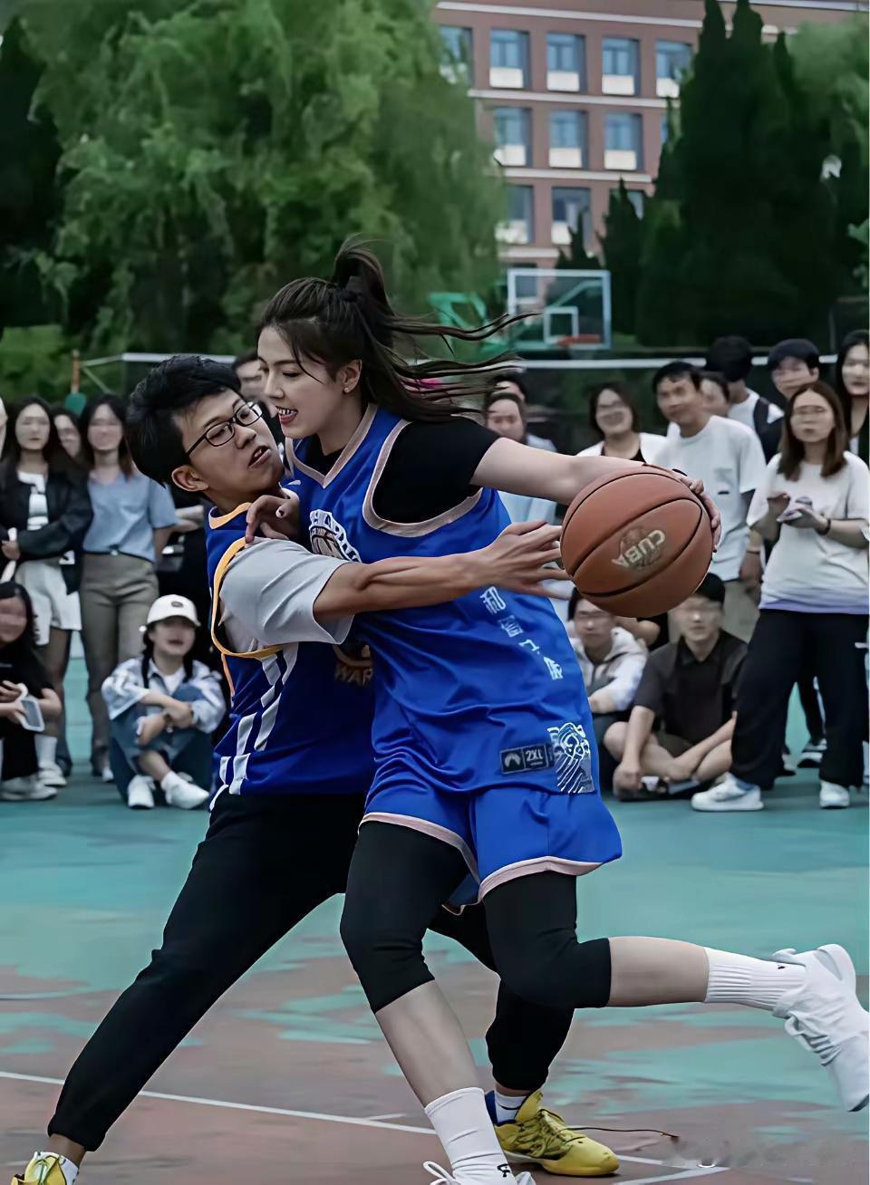 这腿看了半天也没看明白
