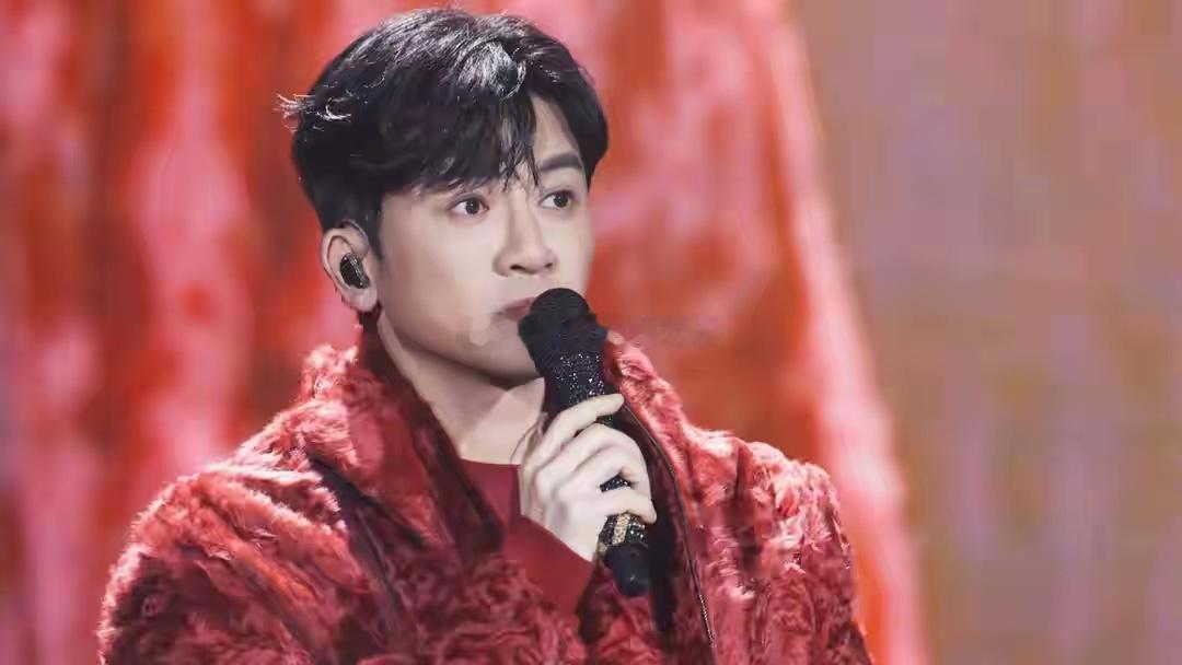 52岁的苏有朋确实把“不婚不育”活成了高阶自由模板：当同龄人被娃贷婚压包围，他凌