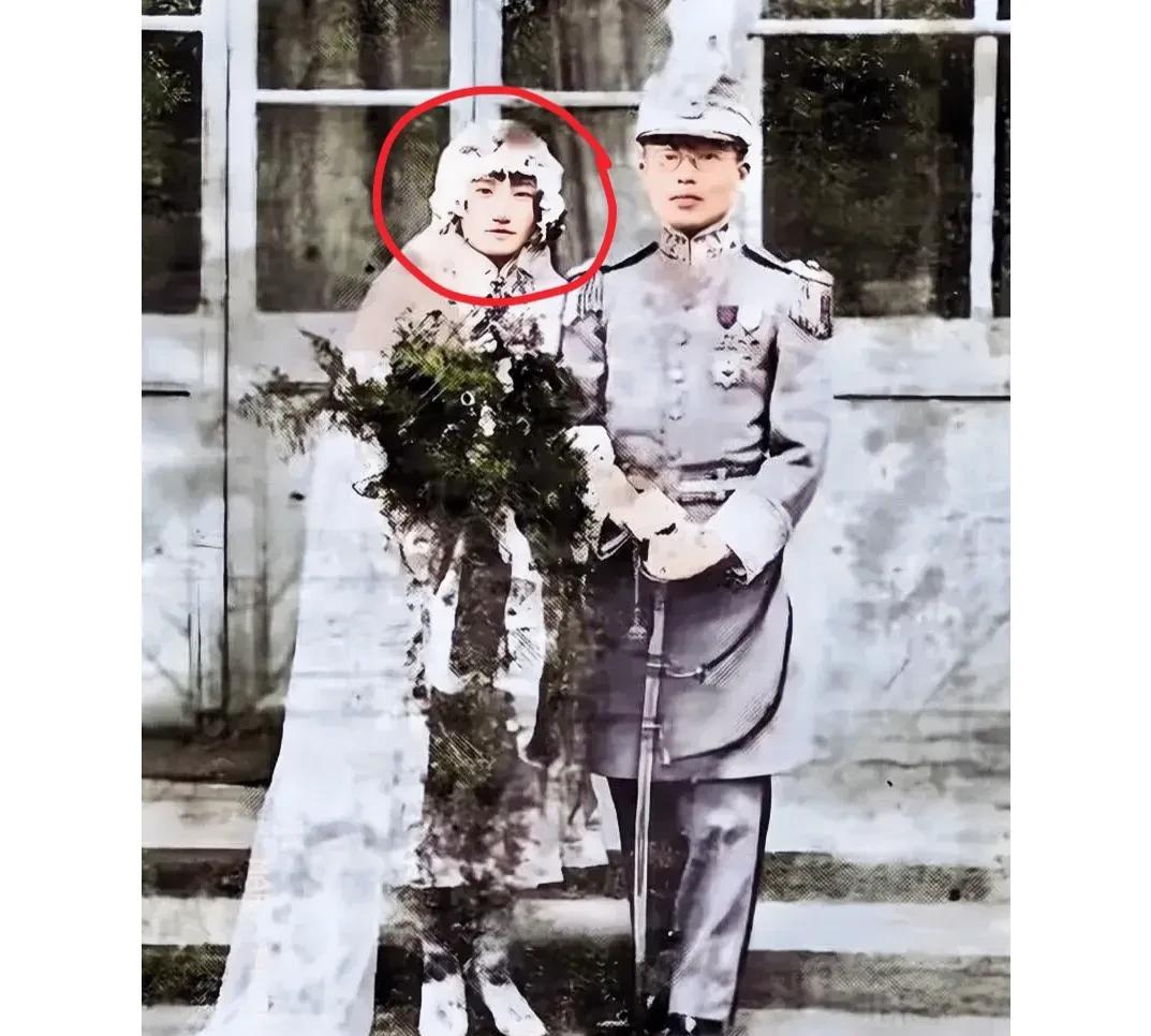 这张照片拍摄于1922年的北京，原来这才是她年轻时的真实面貌，这不是演戏，也并非