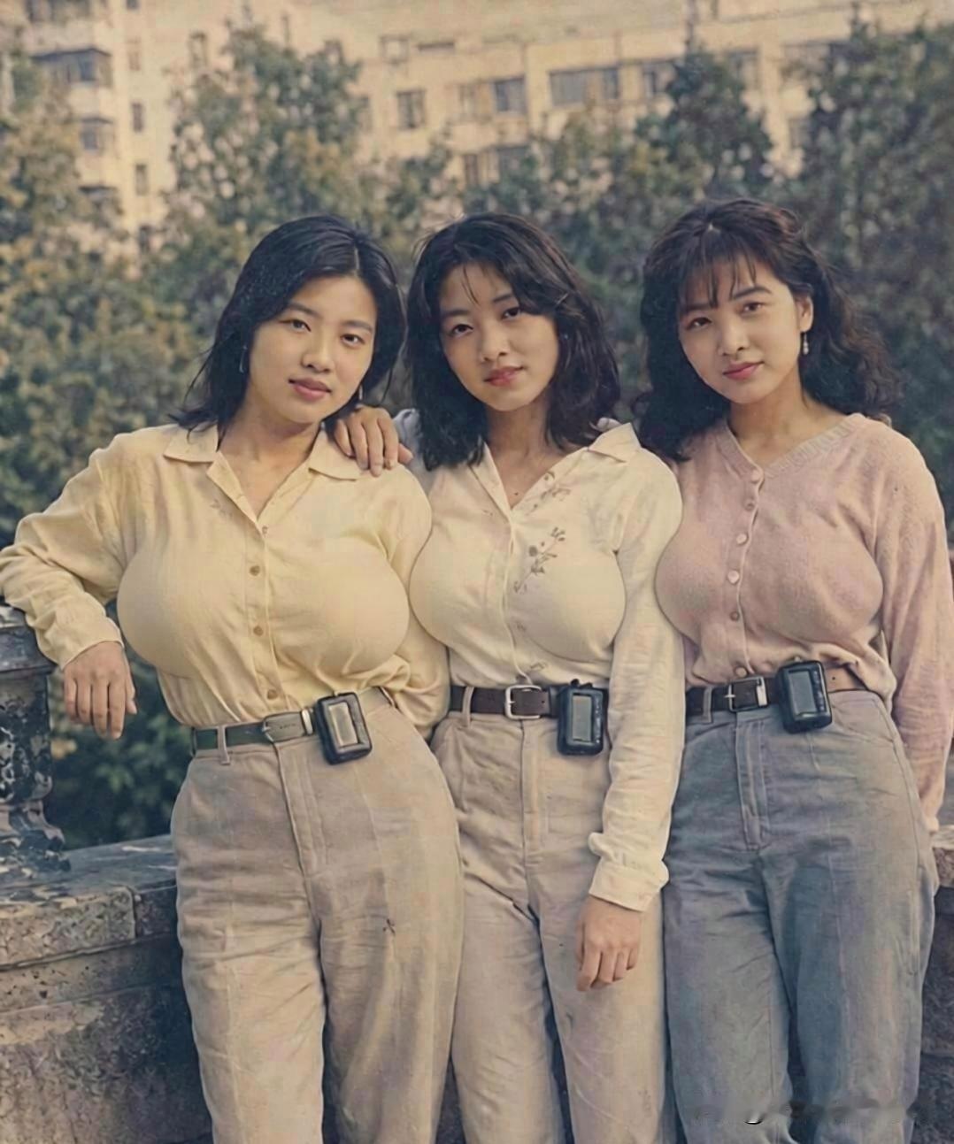 翻出一张压箱底的老照片，瞬间回忆涌上心头。时间一晃回到1992年，那年我才2