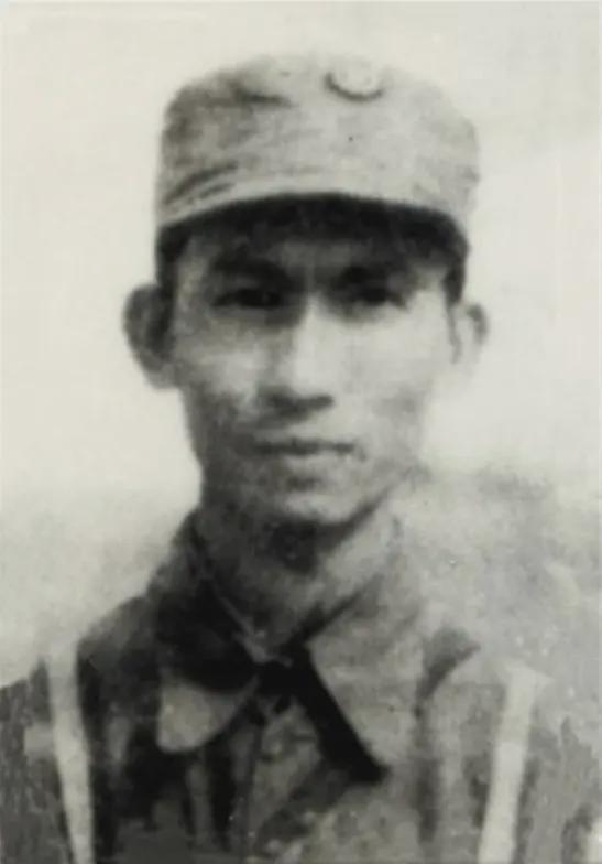 1942年，八路军营长率部打了胜仗，一个警卫员拿着刚缴获的手枪，兴致冲冲地跑了过