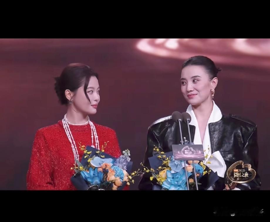 辛芷蕾宋佳同台，明星之间惺惺相惜。人和人之间最好的关系，是相互滋养，相互成就。人