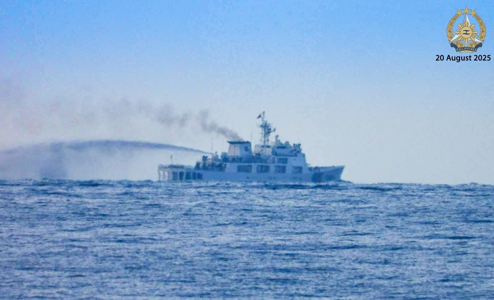 上强度了，东大海警快艇加装重机枪，直-8和无人机盘旋南海！在前段的黄岩岛之后，近