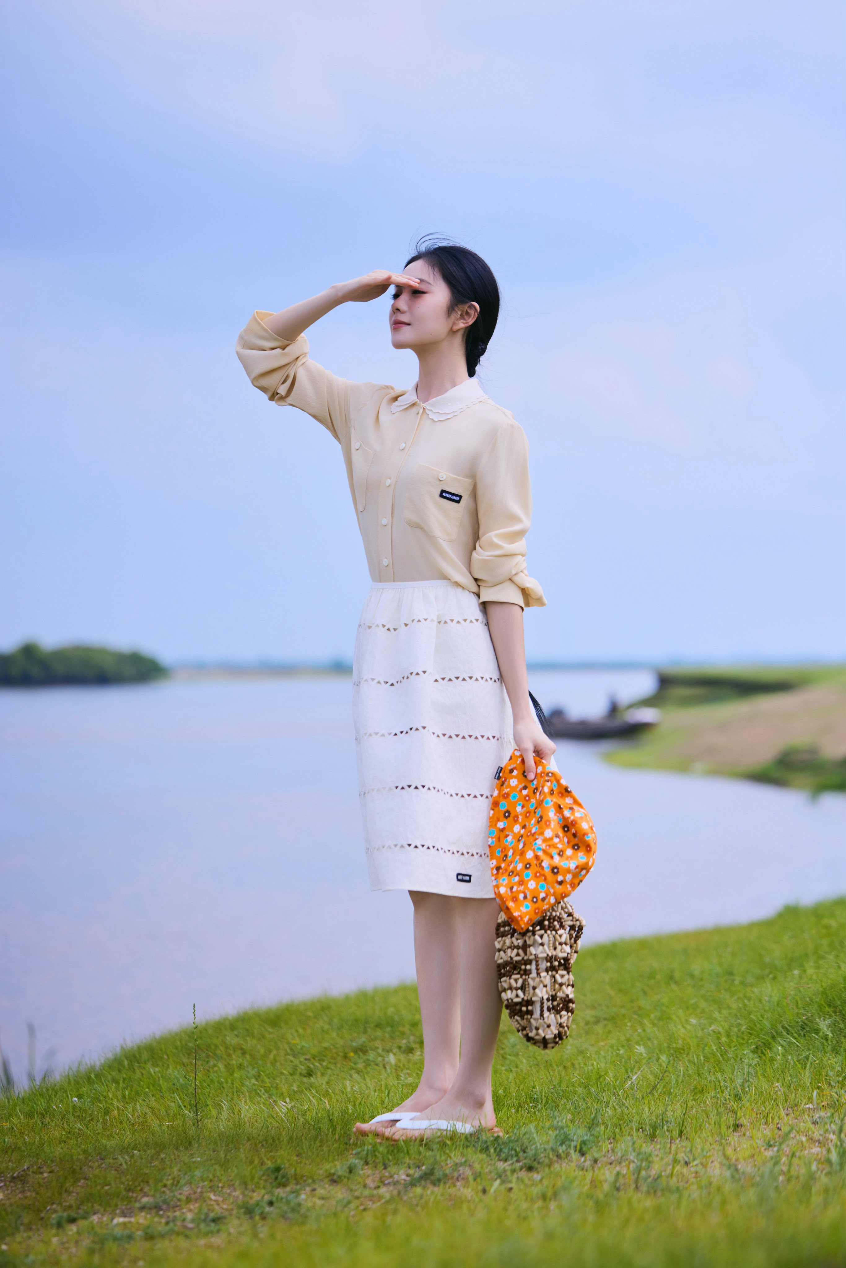 品牌大使刘浩存演绎MiuMiu2026夏日系列时尚灵感解读夏日限定版的刘浩