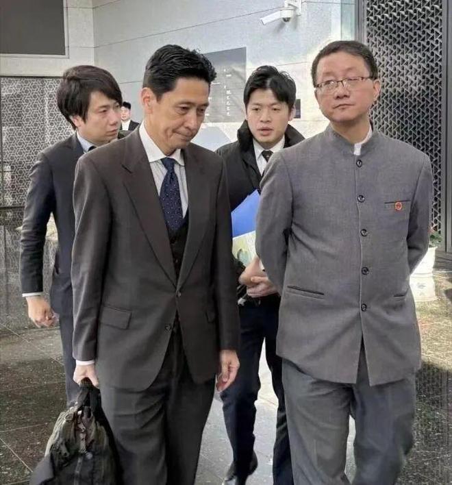 中日会晤"无握手"刷屏：这届中国外交早不是你想的样子了11月18日，外交部大