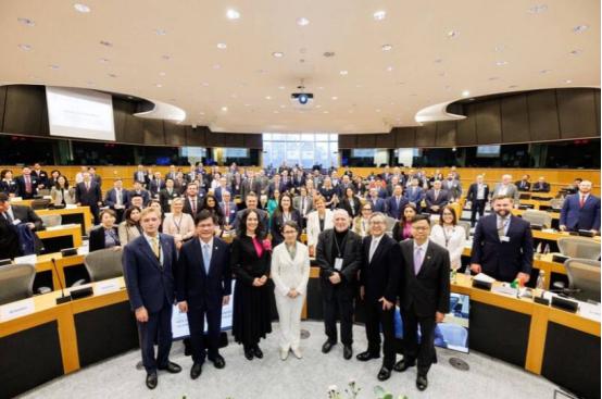 欧洲议会不去指责特朗普抢格陵兰，21日却通过决议文“谴责”中国去年以“海峡雷霆-