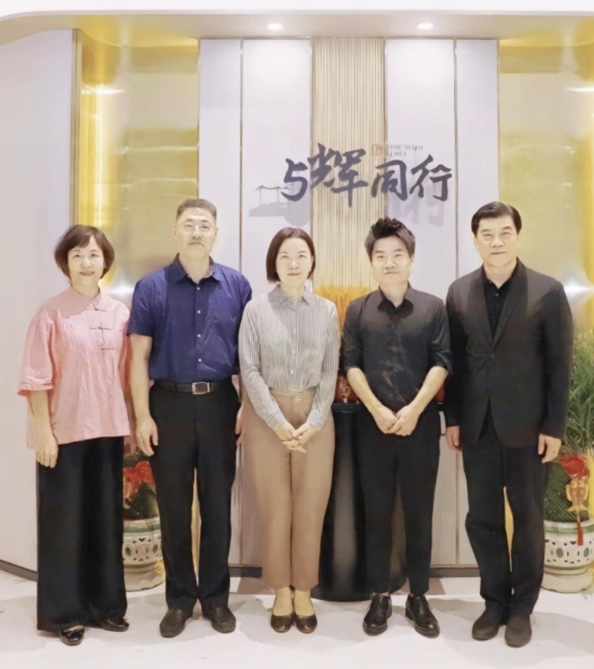 双向奔赴！广西商务厅再次到访与辉同行，商务厅说是拜会与辉同行，董宇辉说这是商