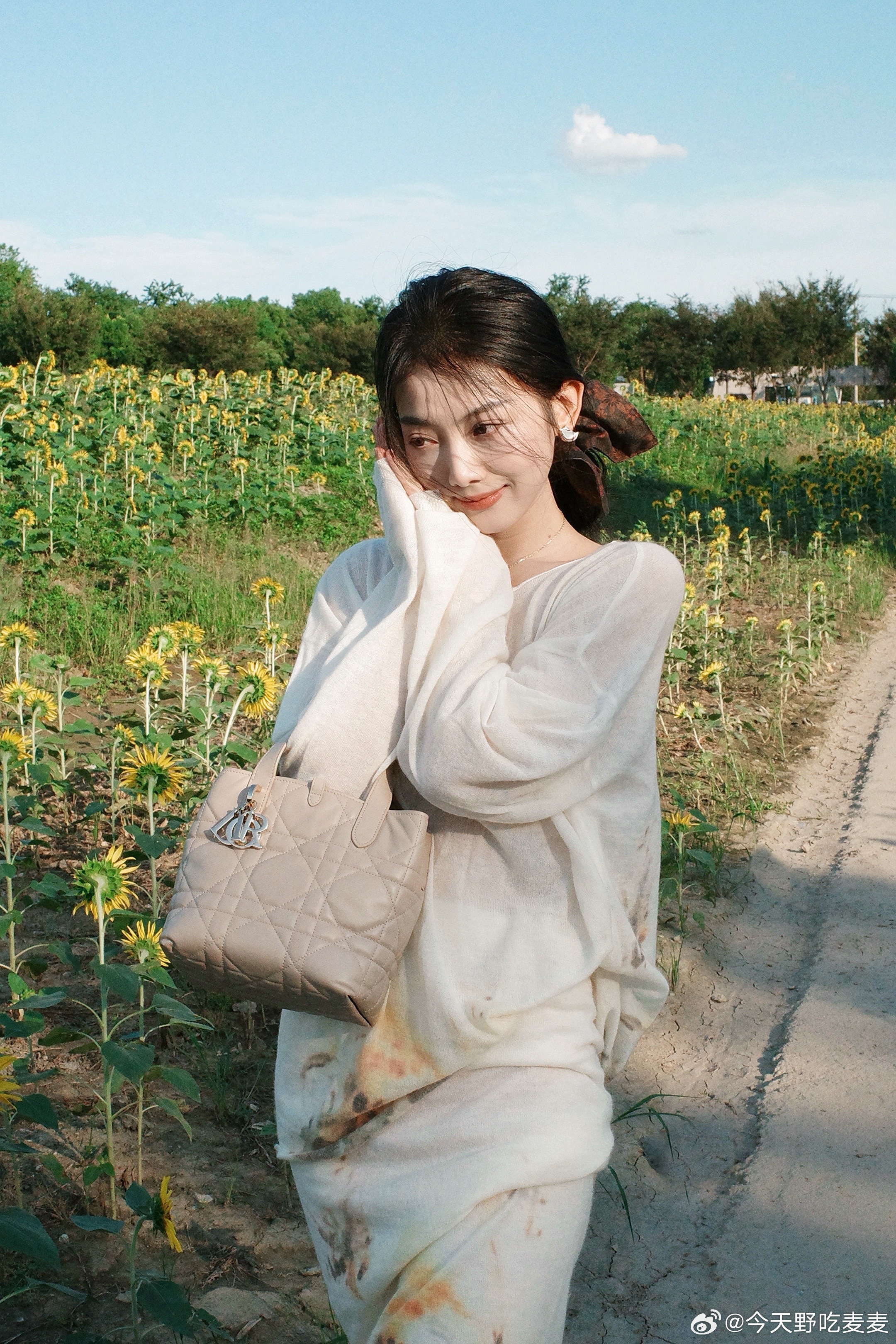 然后突然今秋望望身边应该有已尽有​​​