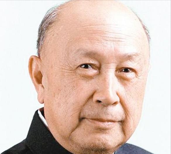 1964年冬夜，钱学森筷子尖悬在鸡肉上方半寸，突然吼了一声：“别动！有苦杏仁味！