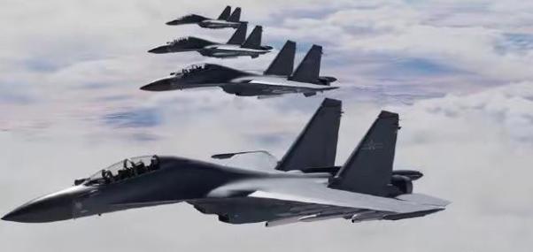 美军10架F-16逼近京津冀外海，中方大批战机围堵，透露出三大信号！ 202