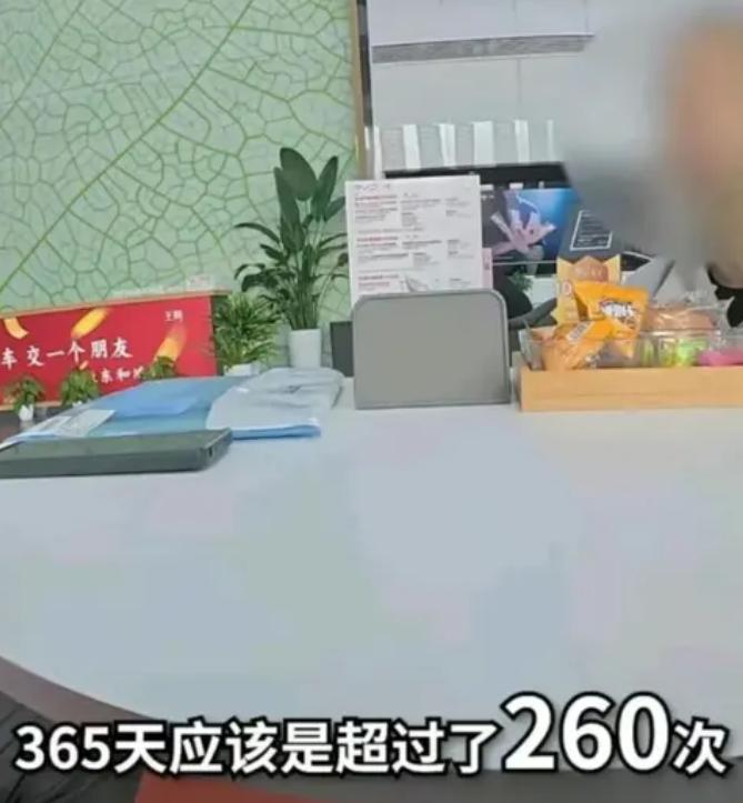 这吃相也太难看了！安徽合肥，一男子买了台比亚迪，购买时4S店承诺以后提供免费吃饭