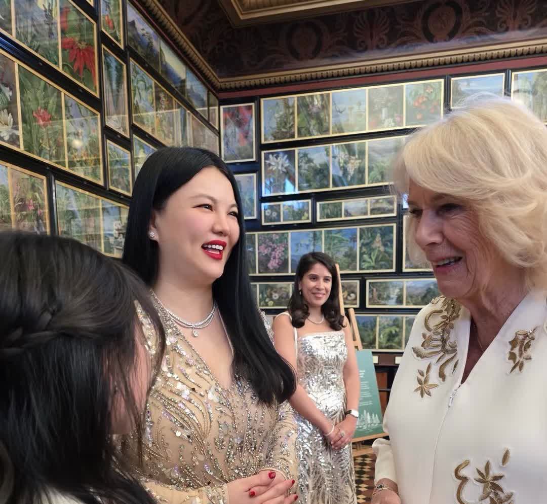 李湘好牛啊！和卡米拉王后合影了，她翻白眼的样子好可爱……没想到啊，李湘带