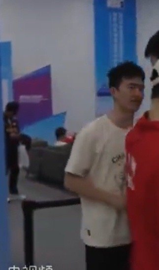 俩人穿一模一样哈​​​