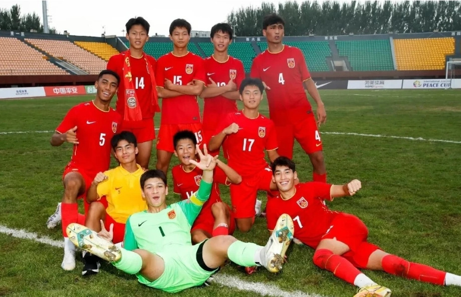 虽然3-4输给了韩国，但这几乎是今年U16国少最有锻炼价值的一场比赛。至少有三个