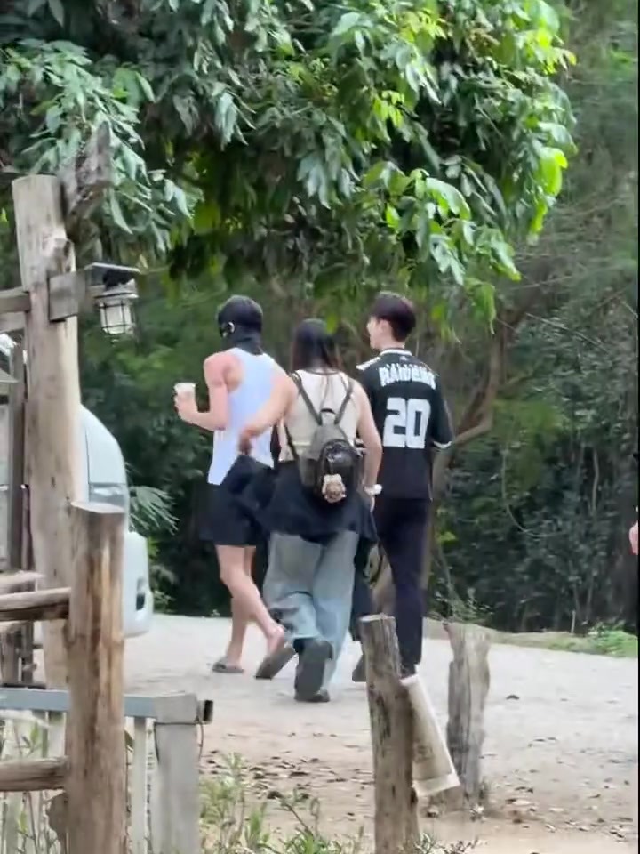 有网友在清迈偶遇宋威龙张逸杰一起玩！清迈偶遇宋威龙清迈偶遇宋威龙张逸杰