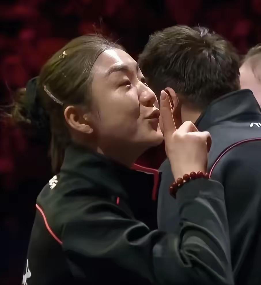 陈梦一个手势封神！饭圈乱入赛场？该停了！陈梦那记“王之蔑