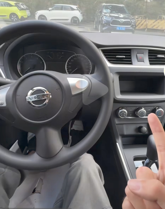 差点被轩逸崩了去了趟新乡太行山，高速上我的380被轩逸崩了，就是这个没有收音机