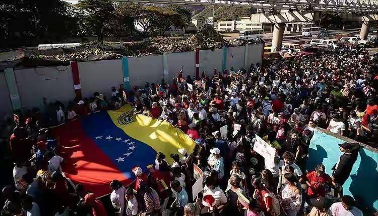 三个月前，特朗普全球直播“绑架”马杜罗，放话委内瑞拉的油以后只能看他脸色。三个月