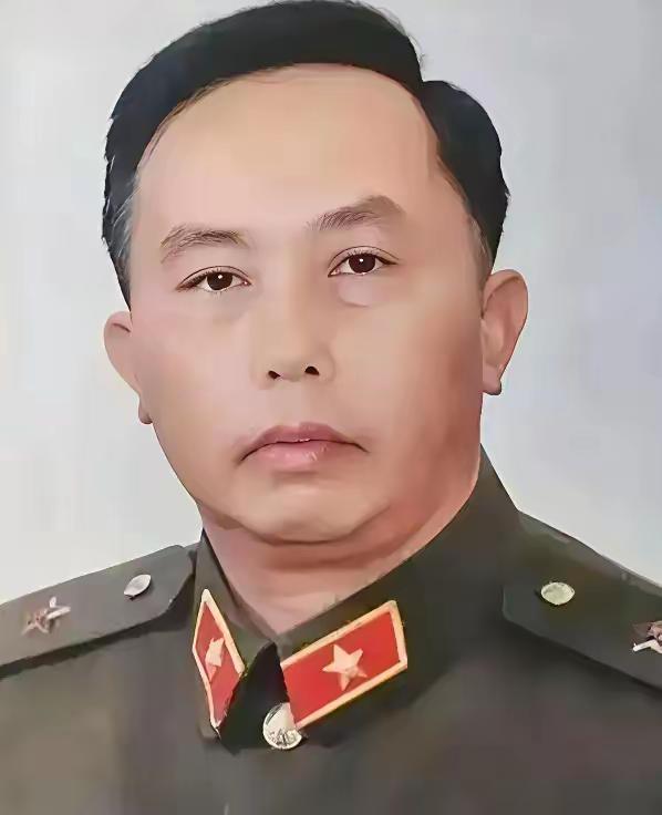 何其宗，自卫反击战英雄，1990年荣升中将，却在56岁时突然退役，定居四川营山，