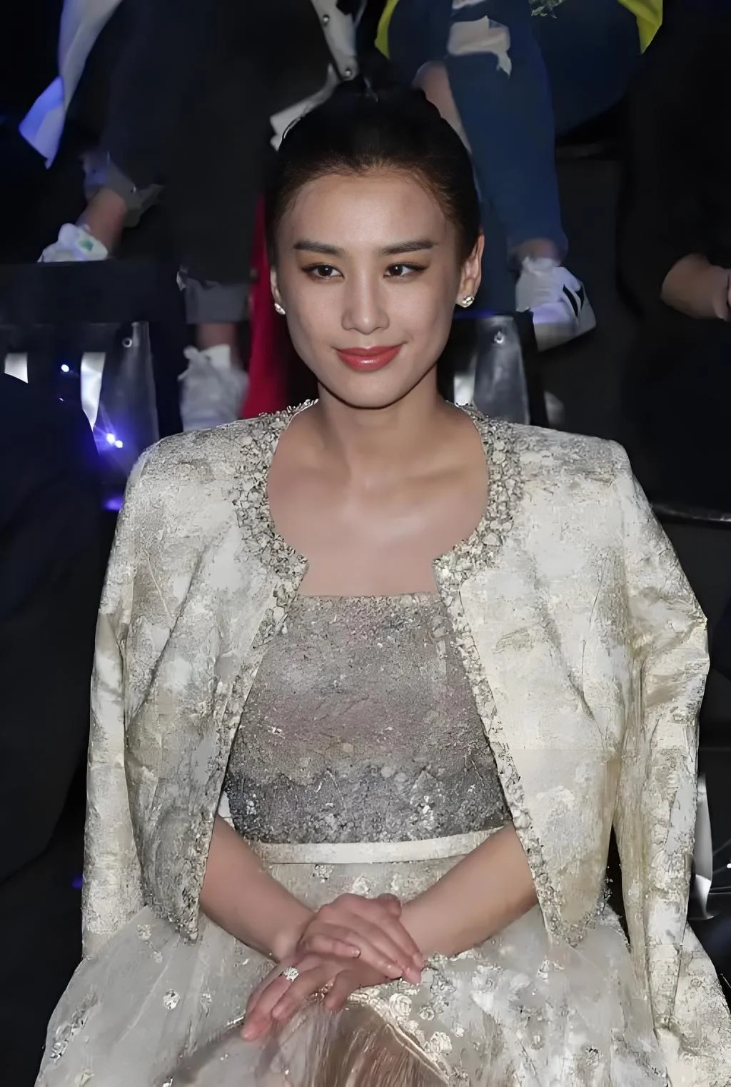 黄圣依：荧幕女神的商界传奇你还记得那个在《<em>红苹果乐园</em>》里青春洋溢的黄圣依吗？多