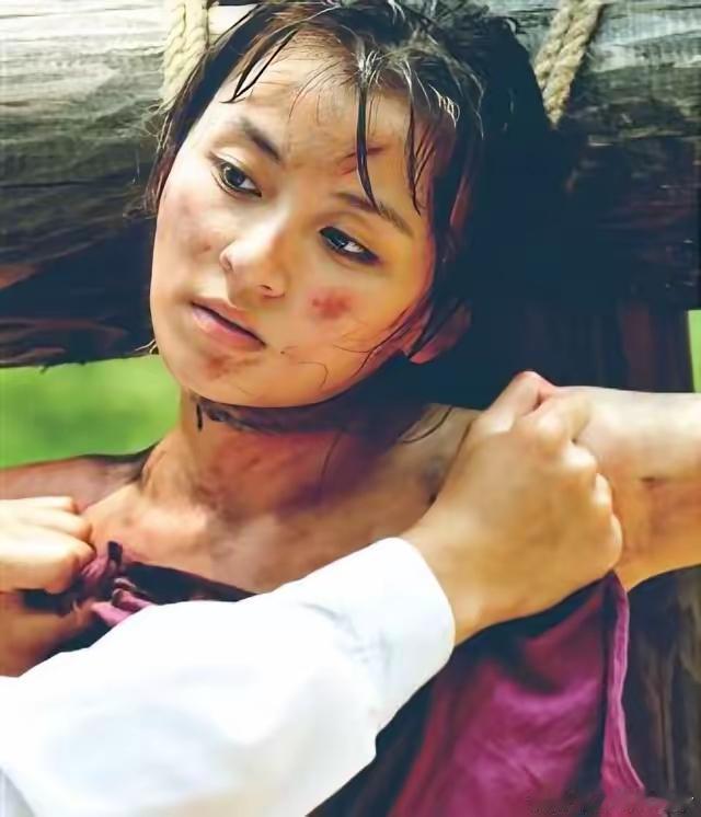 嘉靖年间，陆炳看着要行刑的姑娘，死到临头还不认罪，他本来不想管，毕竟凶手也会“喊