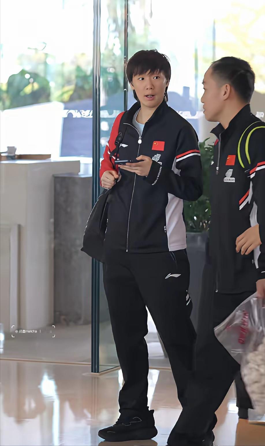 任浩跟着曼昱到香港了，曼昱总决赛卫冕的可能大增。任浩果然是浓缩的精品，指导曼