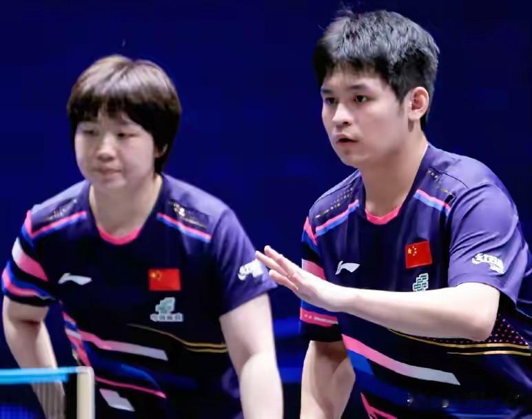 WTT香港总决赛混双小组赛首轮，林诗栋/蒯曼以11-9、11-4、11-4轻松战