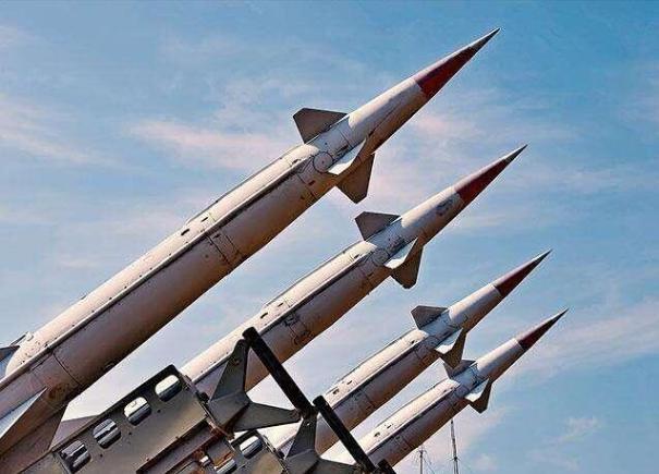 美论坛：若美国突然向中国发射200枚核弹，中国有能力进行拦截吗？中国拦不拦得住美