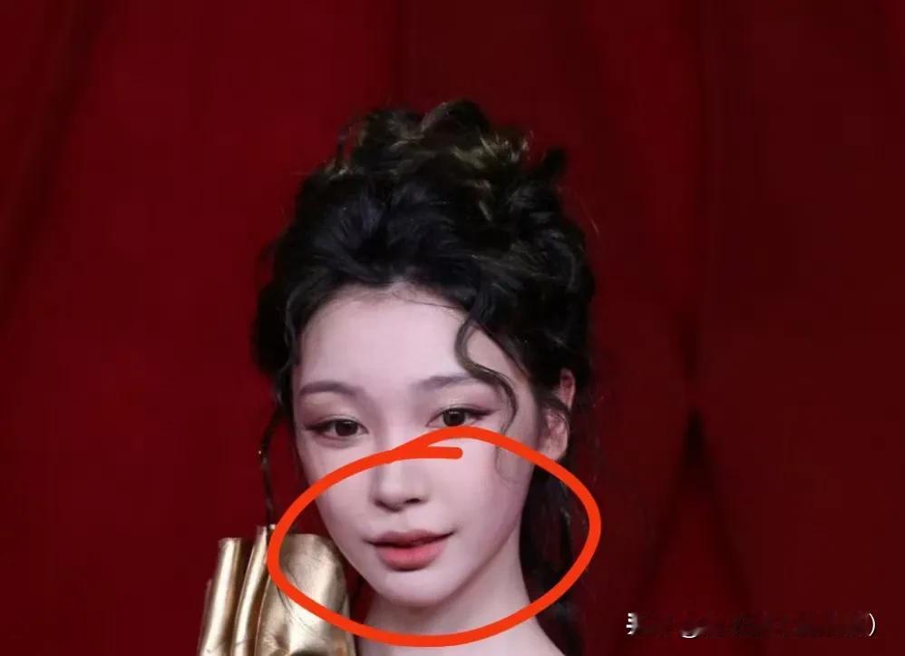 明星和网红果然就是不一样！易梦玲的脸在网红里面算是比较顶尖的存在，没想到居然
