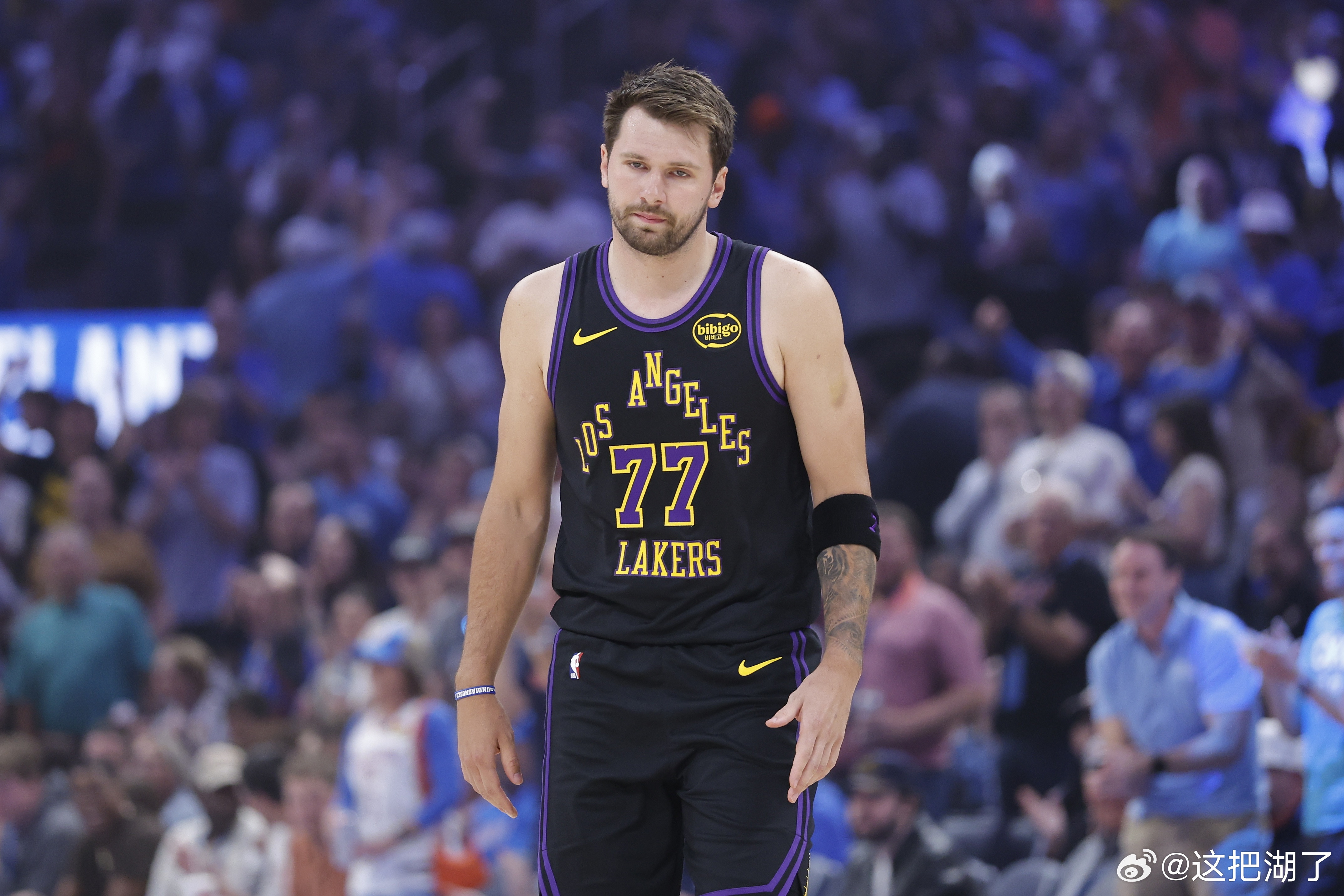 东契奇经纪人透露，东契奇将前往欧洲接受二级腿筋拉伤的专业治疗，以期加快恢复进程，