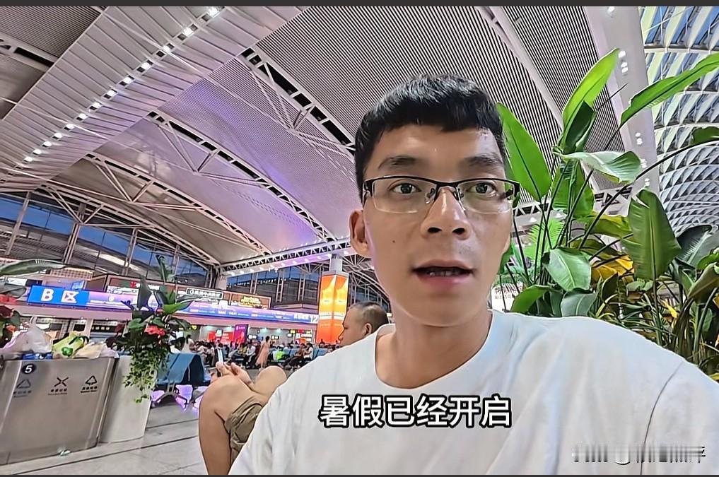 今天，唐尚珺终于更新了视频。要知道，唐尚珺已经很久没有更新视频了，关心他的网友们