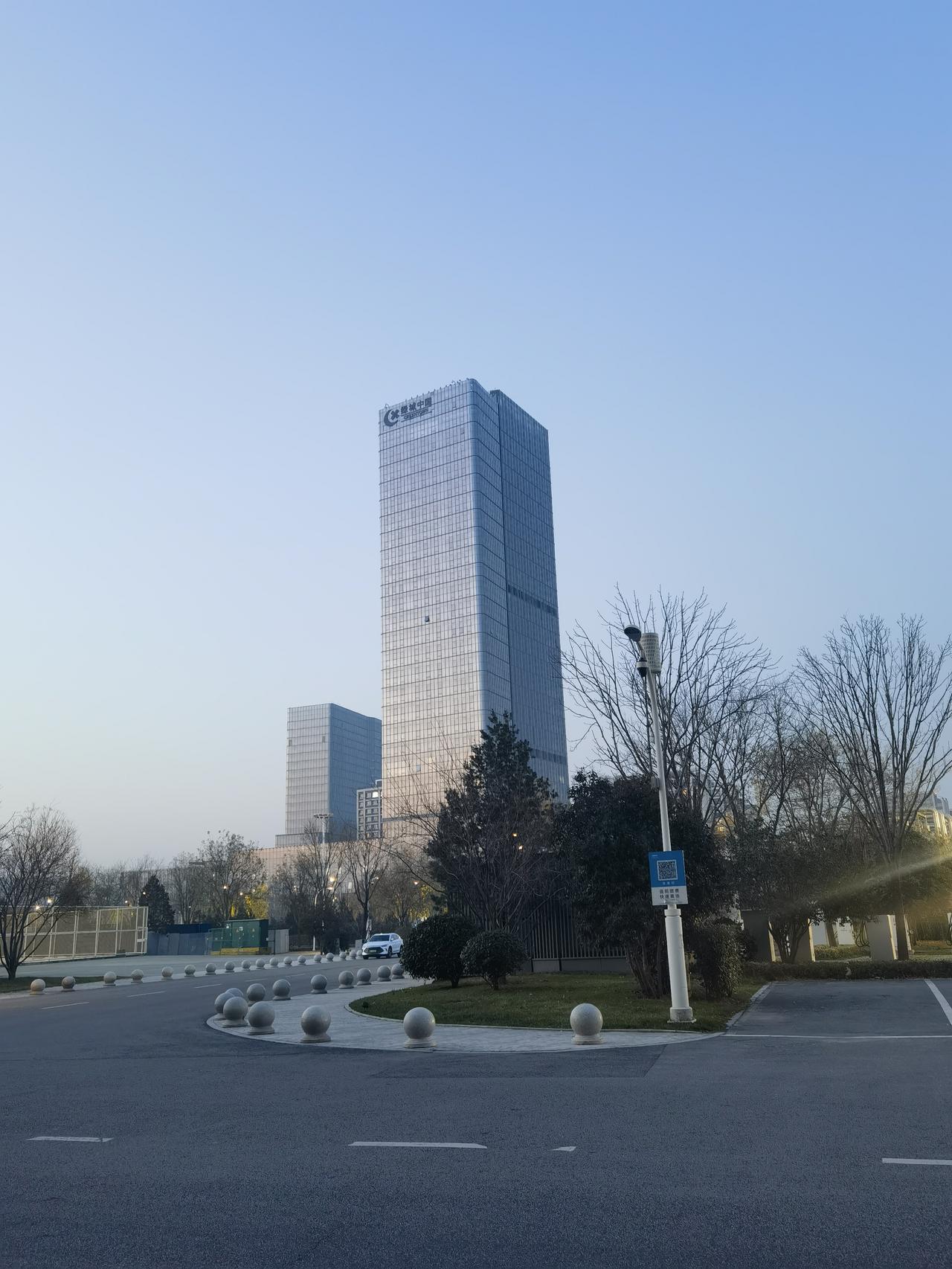 随手拍一张你所在城市的蓝天景色西安的冬天天有点蓝！