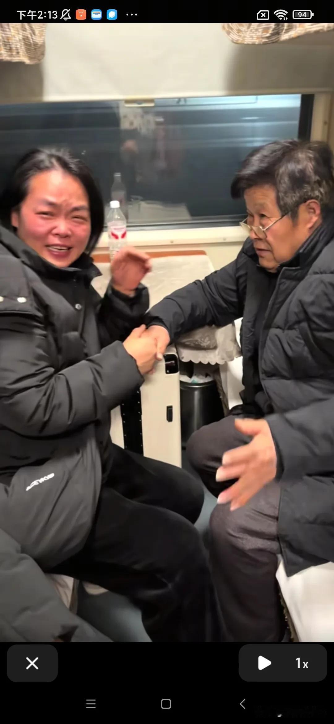 河南商丘71岁退休教师李老师，乘火车去外地看望儿子，一路上发生的事让他感慨万千。