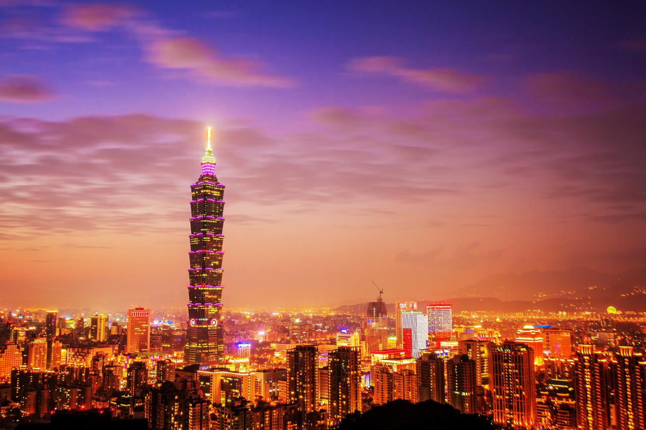 台湾一年上千亿美元的顺差，九成以上是从大陆挣走的。如今过去免税的项目一个个往回收