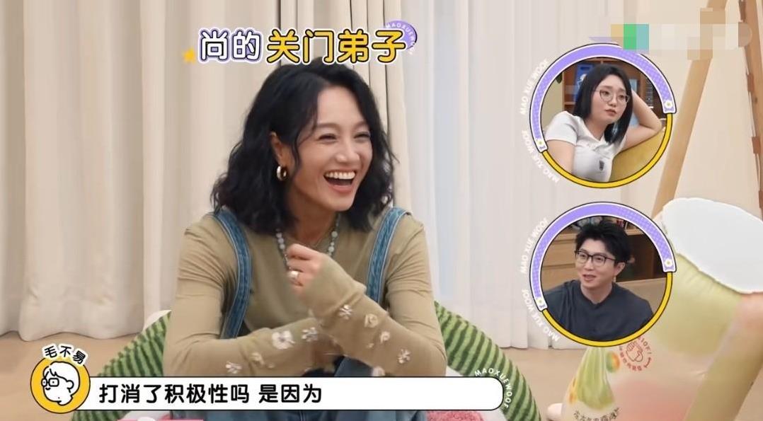 尚雯婕看着朱丹说：“她是我的第一个学生，也是我的最后一个学生。”朱丹哈哈大笑起