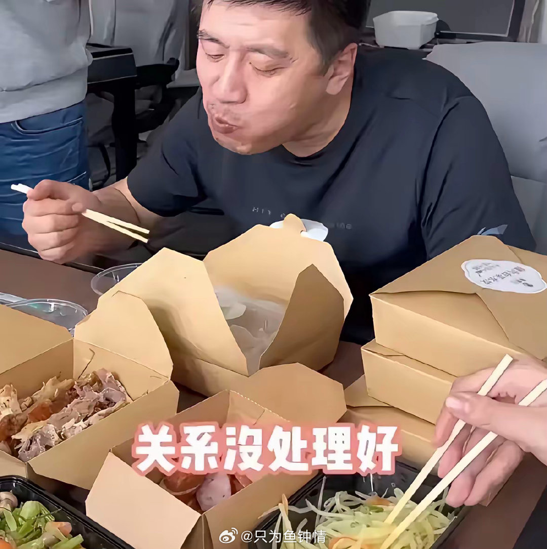 张雪峰为什么身体这么差原因太简单了不是他喜欢吃重油重荤的菜伤了身体，也不是他跑马