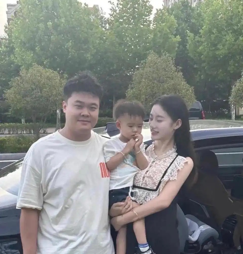 爸爸的颜值对孩子影响很大啊